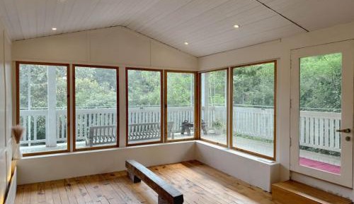 Standard Twin Room with Mountain View