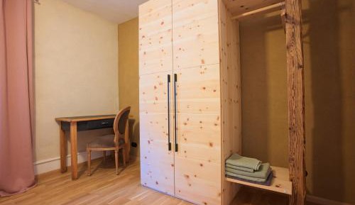 Superior One-Bedroom Apartment