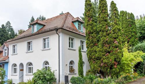 Superior One-Bedroom Apartment