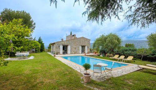 Villa with Garden View