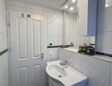 Superior One-Bedroom Apartment