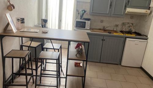 Apartment with Pool View 