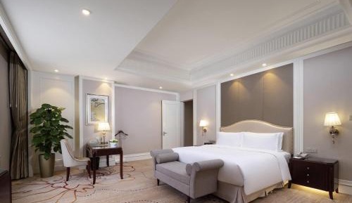 Prestige King Suite - Club Access