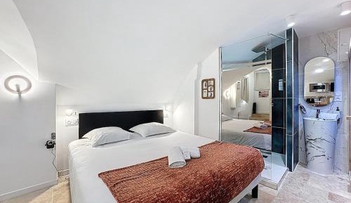 King Suite with Spa Bath