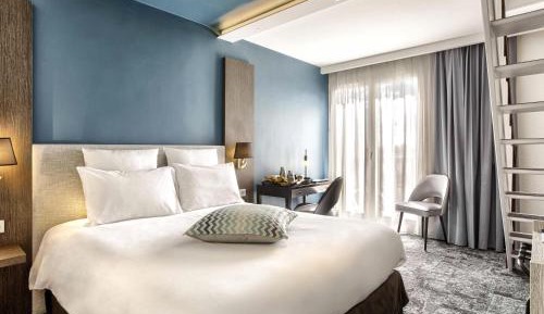 Duplex Superior Room with One Double Bed and Three Single Beds with Spa Access