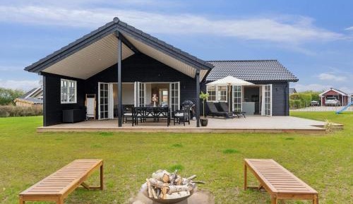 Three-Bedroom Vacation Home 