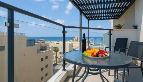 Studio Apartment with Sea View