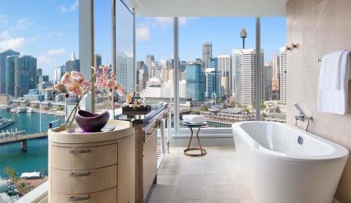Luxury Corner Room with One King Bed and Darling Harbor View