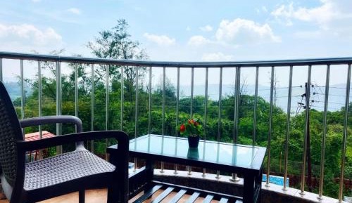 Suite with Mountain View