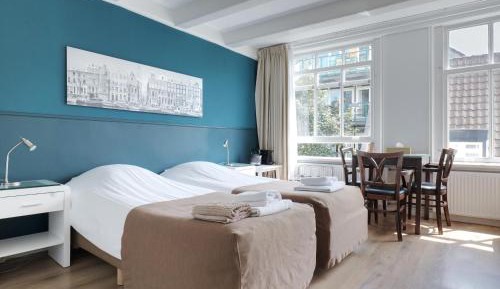 Family Room with Garden View