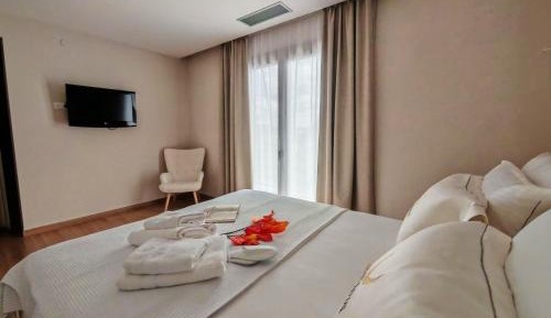 One-Bedroom Deluxe Apartment