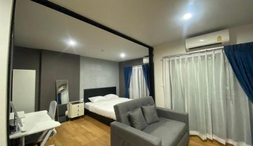 One-Bedroom Apartment with Pool View