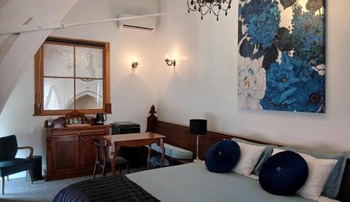 Deluxe King Suite