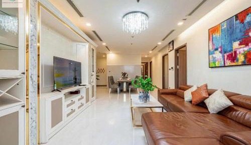 Four-Bedroom Apartment with Balcony 