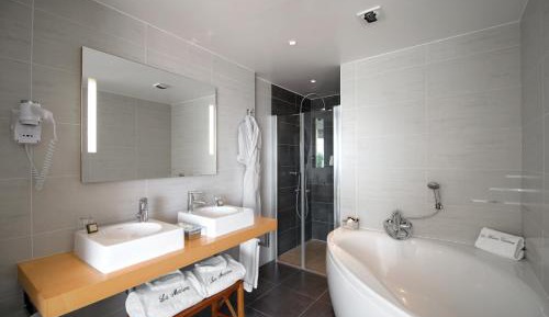 Double or Twin Room with Terrace and Sea View
