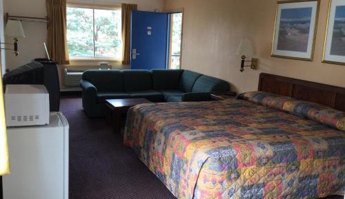 Deluxe King Suite