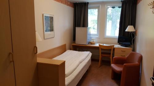 Single Room with Shared Bathroom