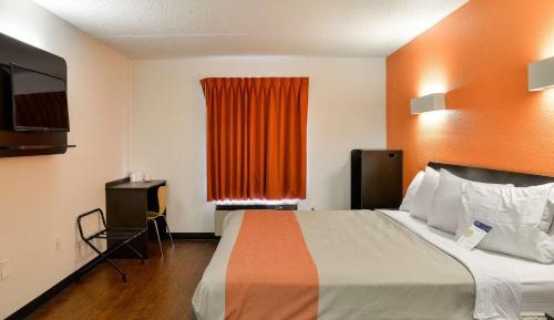 Deluxe King Room - Non-Smoking
