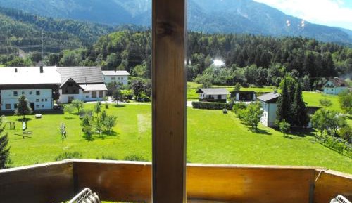 Apartment with Balcony and Mountain View