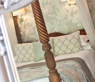 Double Room with Four Poster Bed