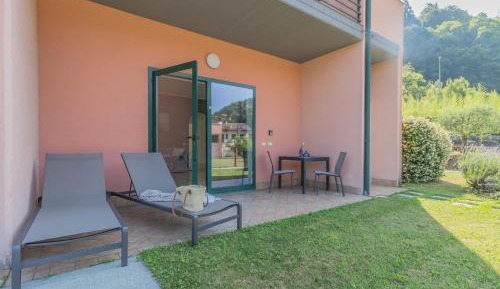 One-Bedroom Apartment with Garden