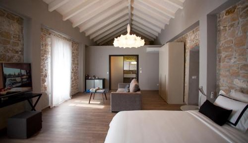 Luxury Harbor Suite