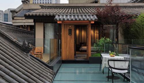 Queen Room with Garden View