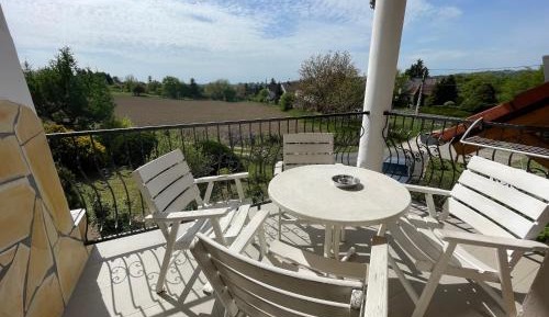 Apartment with Garden View