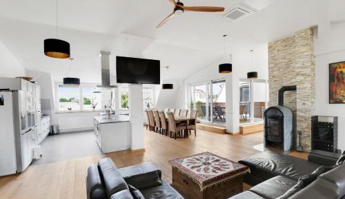 Five-Bedroom Premium Apartment