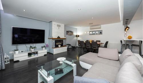 Three-Bedroom Holiday Home 