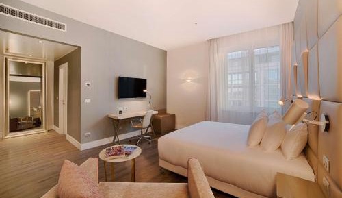 Family Connecting Room (2 Adults + 2 Children)