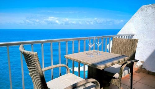 One-Bedroom Apartment with Sea View and Terrace
