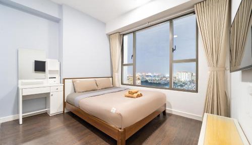 Three-Bedroom Apartment with Balcony