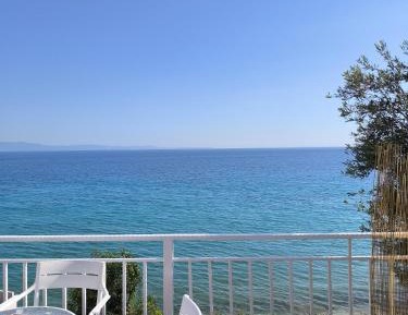 Studio Apartment with Sea View