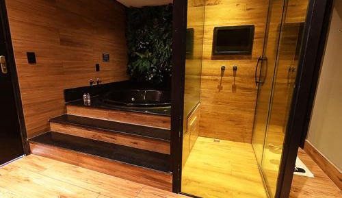 Suite with Hot Tub