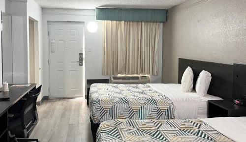 Queen Room with Two Queen Beds - Non-Smoking