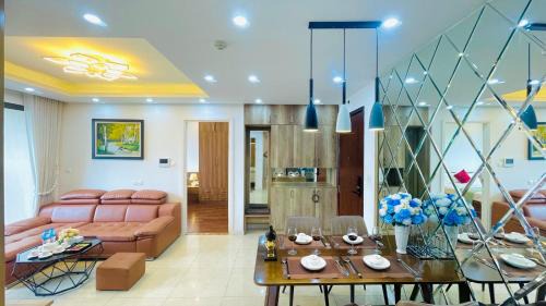 Two-Bedroom Apartment with Lake View
