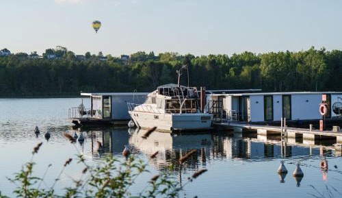 Yacht Queen-Size Bed – Spa Bath