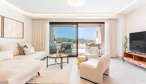 Three-Bedroom Deluxe Apartment