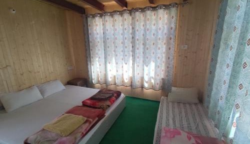 Deluxe Double Room (2 Adults + 1 Child)