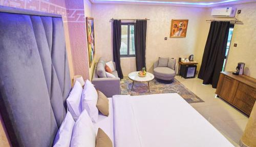 Deluxe Room (2 Adults + 1 Child)