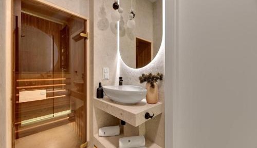 Three-Bedroom Deluxe Apartment