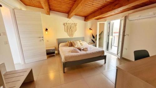 Double Room with Balcony and Sea View