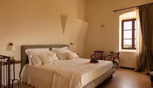 King Suite with Pool View