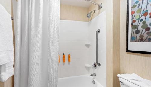 Studio Suite - King - Hearing Accessible - Tub