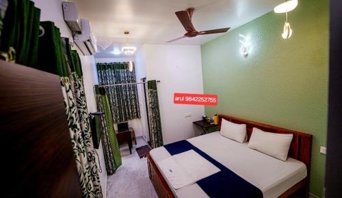 Deluxe Double Room (2 Adults + 1 Child)