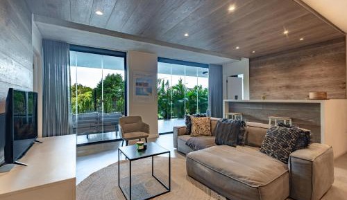 Three-Bedroom Deluxe Apartment
