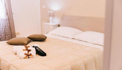 Deluxe One-Bedroom Apartment