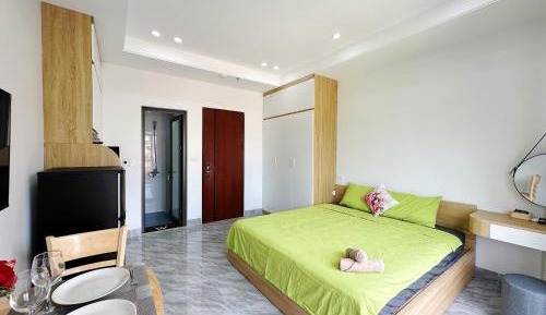 One-Bedroom Apartment with Balcony
