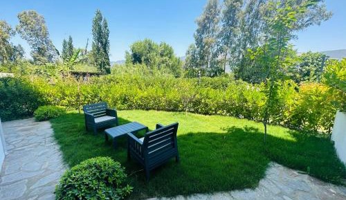 Suite with Garden View